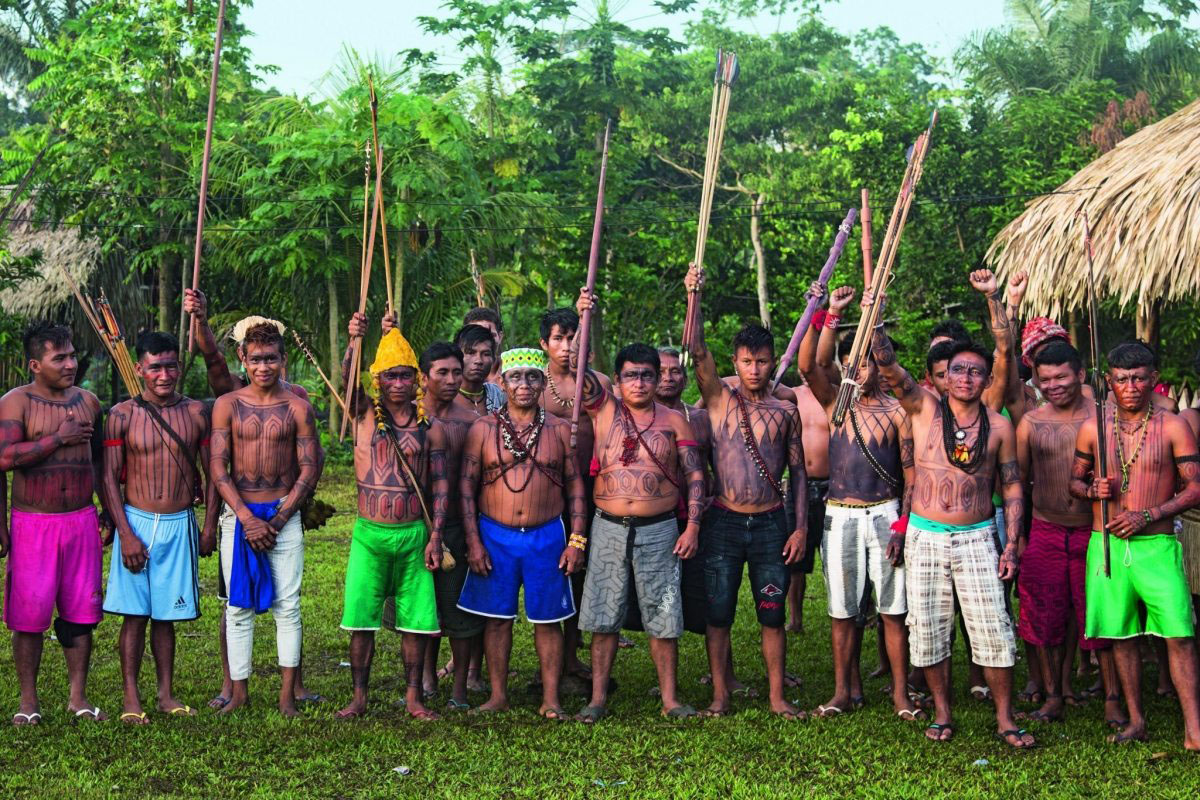 Die Munduruku, sie leben am Tapajós Fluß. Ihre Heimat würde durch den Staudamm zerstört. Dazu hat niemand das Recht.