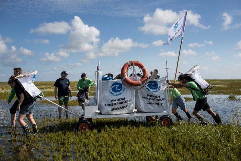 Plastic Waste on Nigehoern in the Wadden SeaPlastikmuell auf Nigehoern im Wattenmeer