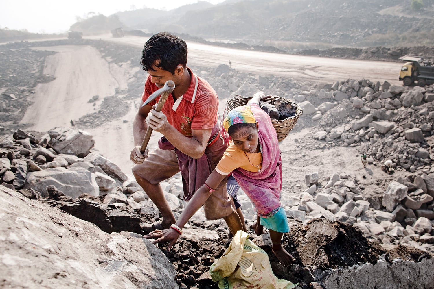 Природный потенциал индии. Индия угольная промышленность. Добыча угля в Индии. Минеральные ресурсы Индии. Добыча полезных ископаемых в Индии.