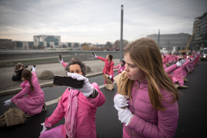 Performance Action Against Coal in BerlinPerformance-Aktion gegen Kohle in Berlin