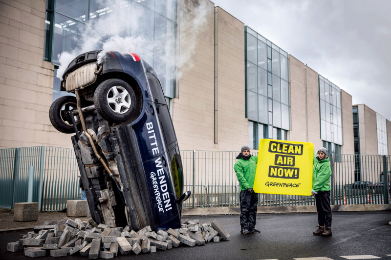 Action against Fossil Fuels at the German Chancellery in BerlinAktion gegen fossile Brennstoffe am Kanzleramt in Berlin