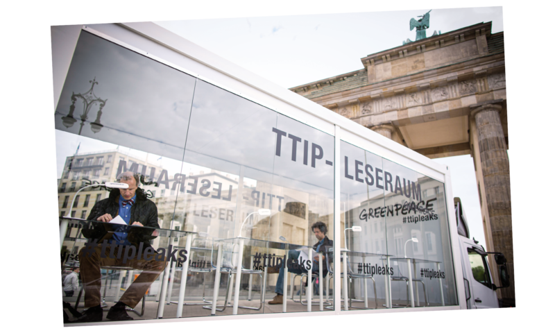 Mai 2016: In diesem gläsernen Container konnten alle Menschen den bis dahin geheim gehaltenen TTIP-Handelsvertrag einsehen