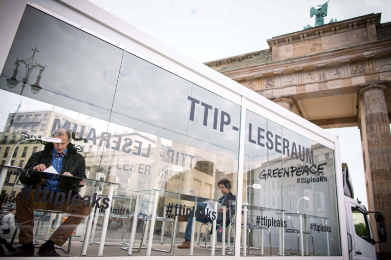 Mai 2016: In diesem gläsernen Container konnten alle Menschen den bis dahin geheim gehaltenen TTIP-Handelsvertrag einsehen