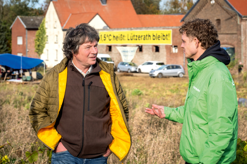Eckardt Heukamp (li.), im Gespräch mit dem Greenpeace-Klimaexperten Bastian Neuwirth, ...