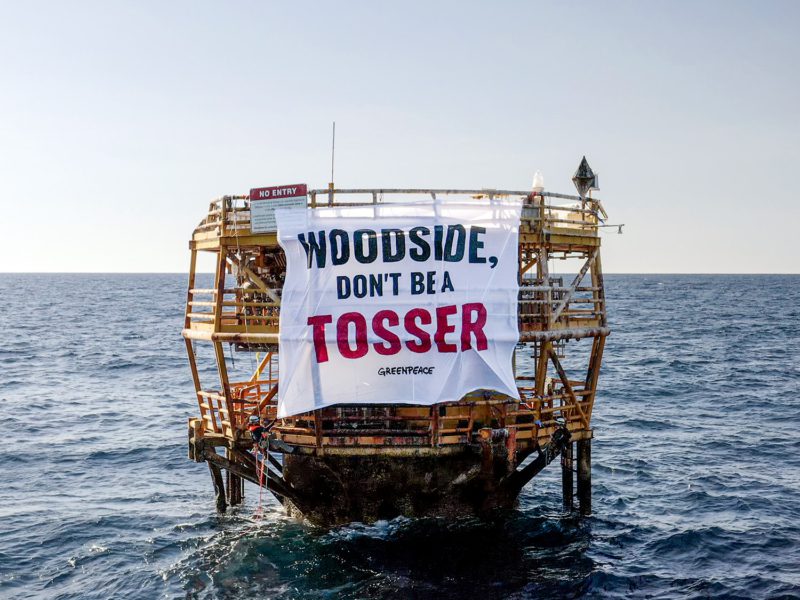 Meeresverschmutzer am Pranger: Nahe des Ningaloo-Riffs entdeckte die Crew der „Rainbow Warrior“ zwei alte Öltürme des Konzerns Woodside