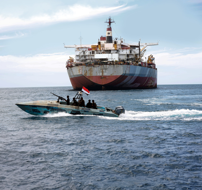 Mitten im Kriegs­gebiet: die FSO Safer mit 1,1 Millionen Barrel Rohöl an Bord drohte auseinanderzubrechen