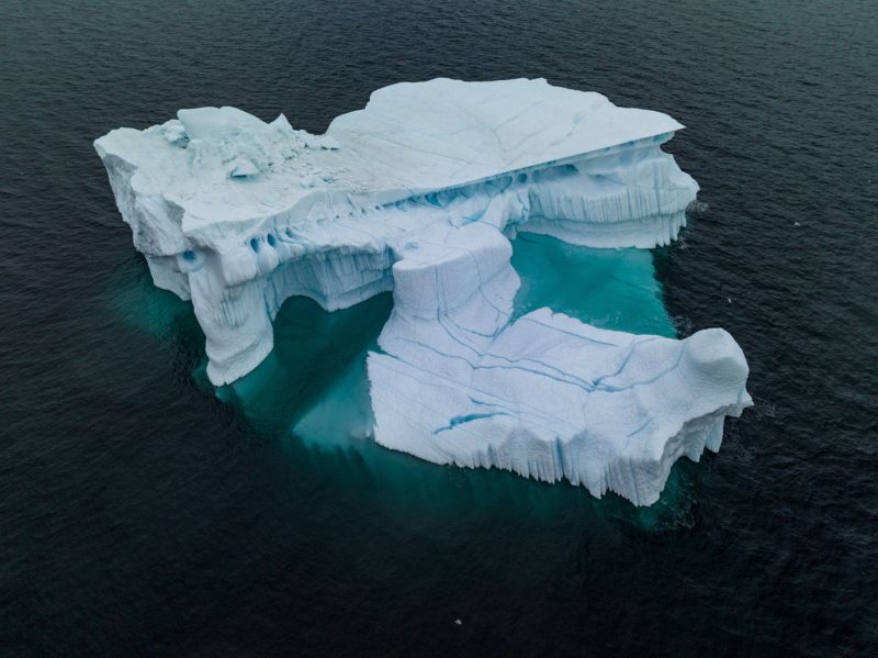 Zu sehen sind nur etwa zehn Prozent eines Eisbergs, 90 Prozent davon befinden sich unter Wasser