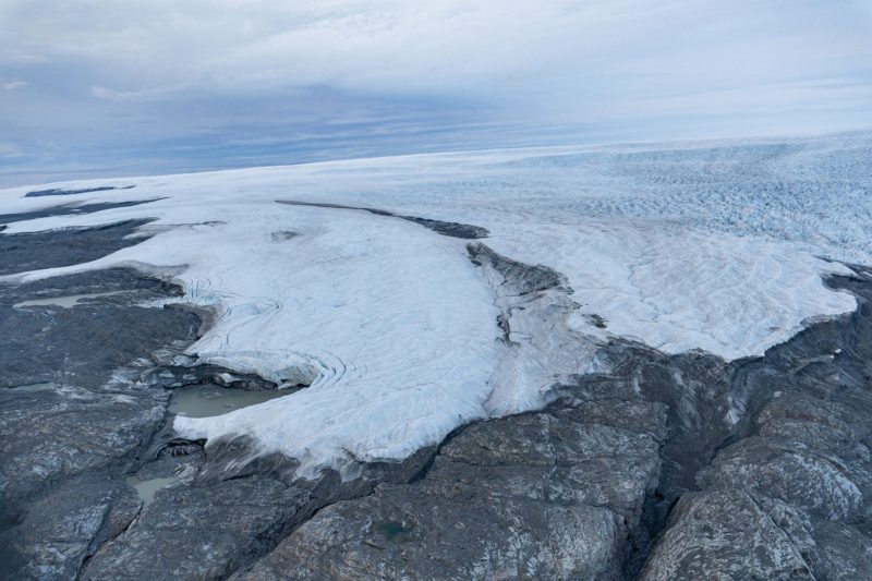 Der bis zu 3000 Meter dicke Eispanzer zieht sich zurück