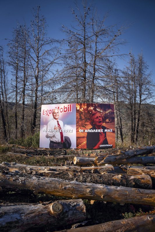 Zwei gegensätzliche Welten: Während aufgrund von Hitzewellen griechische Wälder brannten, machte der Öl­- konzern Exxon Rekordprofite