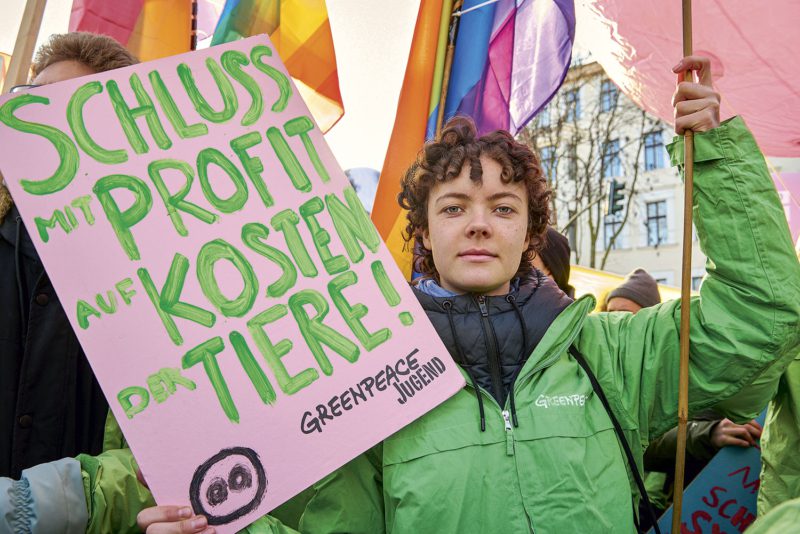 Bestes Gegengift bei Ohnmachtsgefühlen angesichts der Probleme in der Welt: Engagement bei einer Organisation wie Greenpeace.